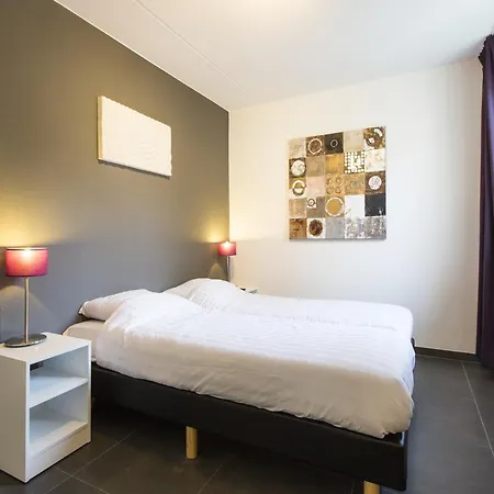 Villa Luxurious With Microwave, Within Surroundings *